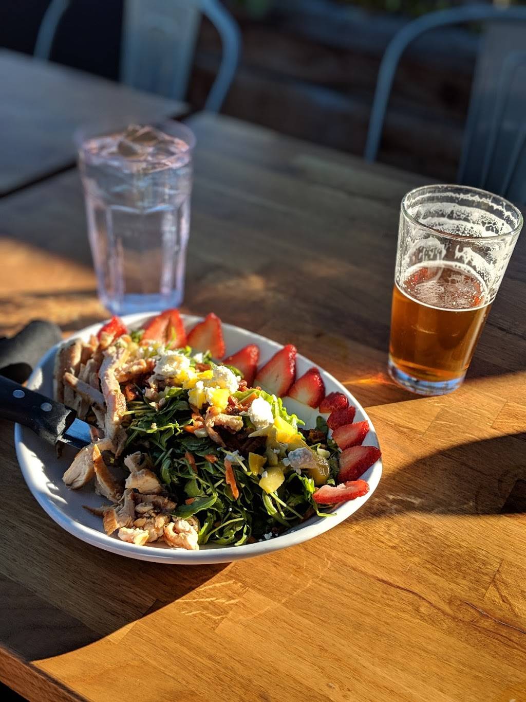 The Hub Kitchen & Taps | restaurant | 3005, 1749 Newport Blvd, Costa Mesa, CA 92627, USA | 9493565544 OR +1 949-356-5544