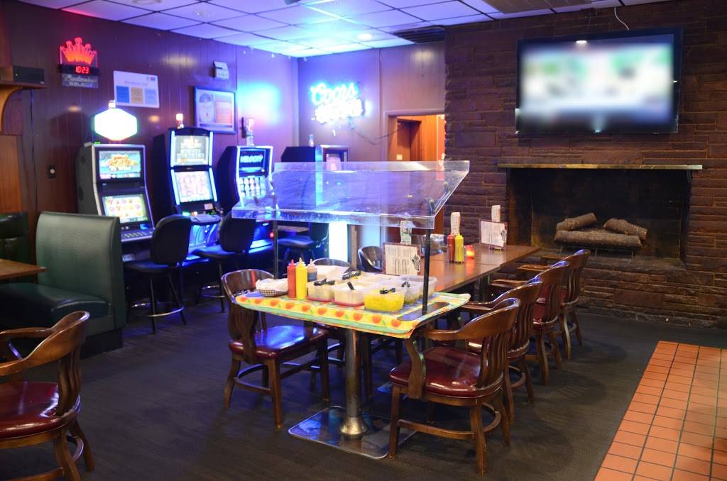 Hafners Tavern & Liquor Store | restaurant | 2805 Avenue of the Cities, Moline, IL 61265, USA | 3097628451 OR +1 309-762-8451