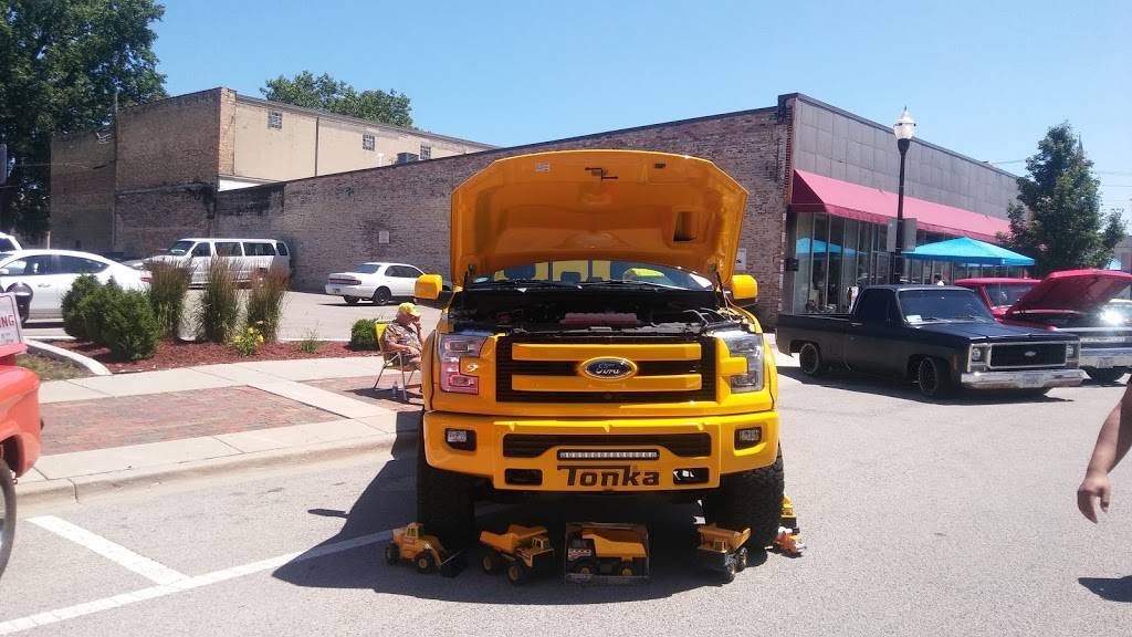 Green Town Tavern | restaurant | 110 S Genesee St, Waukegan, IL 60085, USA | 8472441001 OR +1 847-244-1001