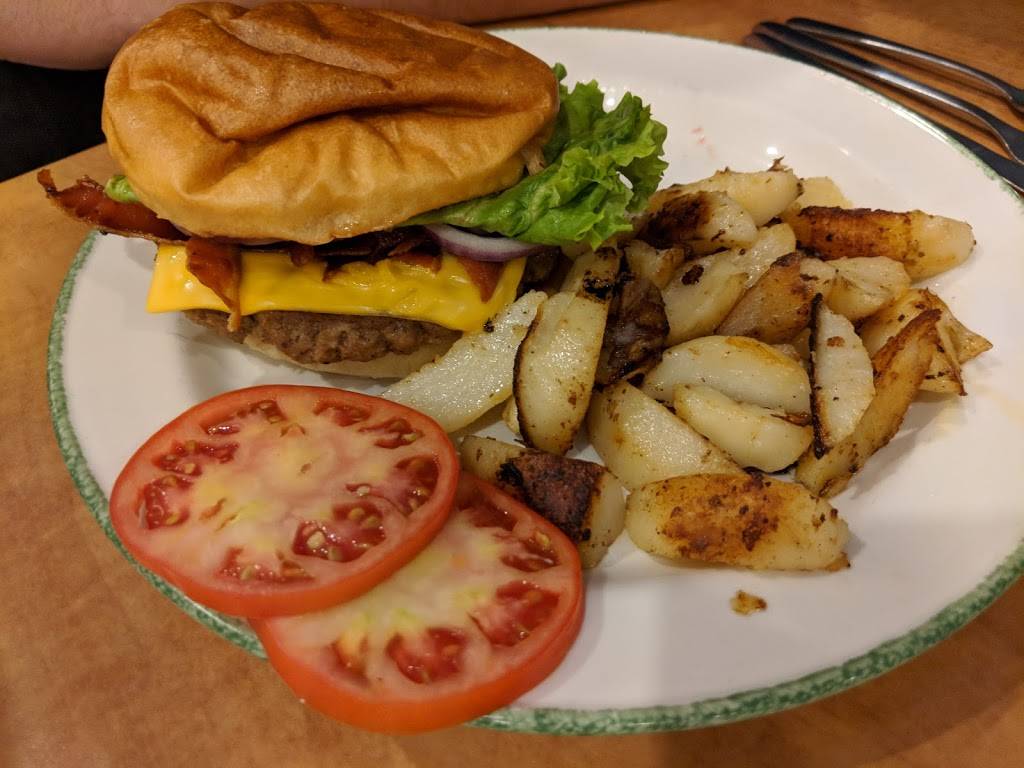 Cora Breakfast and Lunch | restaurant | 210 Glendale Ave, St. Catharines, ON L2T 3Y6, Canada | 2893621358 OR +1 289-362-1358