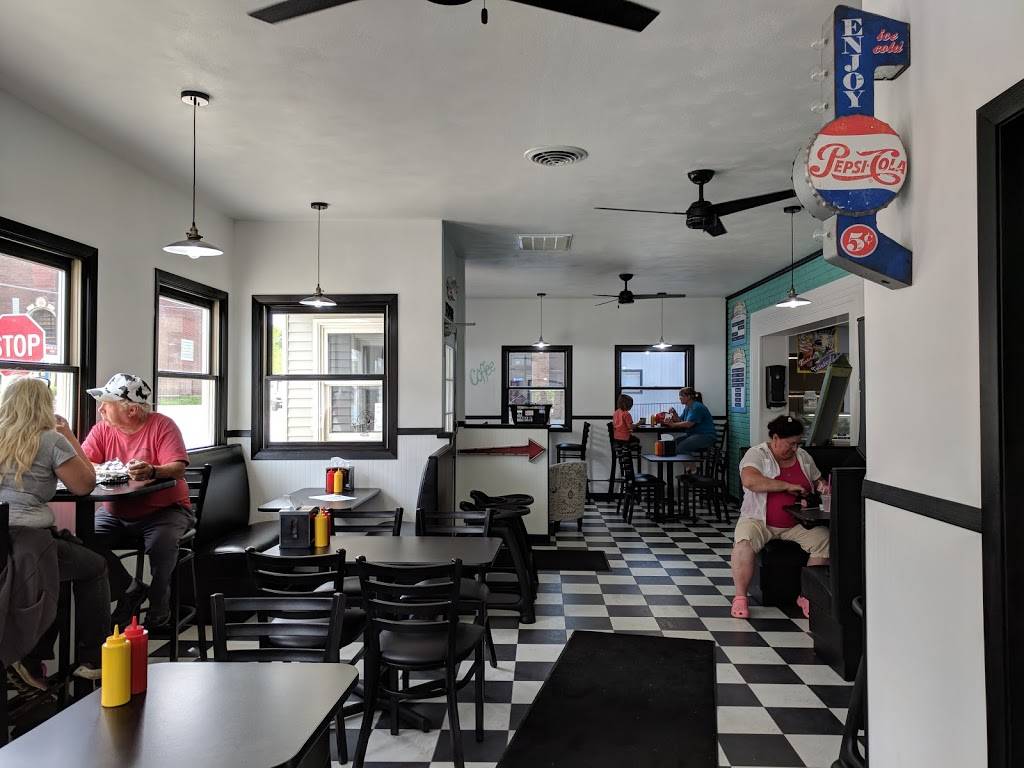 The 3rd Street Station | cafe | 102 E 3rd St, Pecatonica, IL 61063, USA | 8152394073 OR +1 815-239-4073