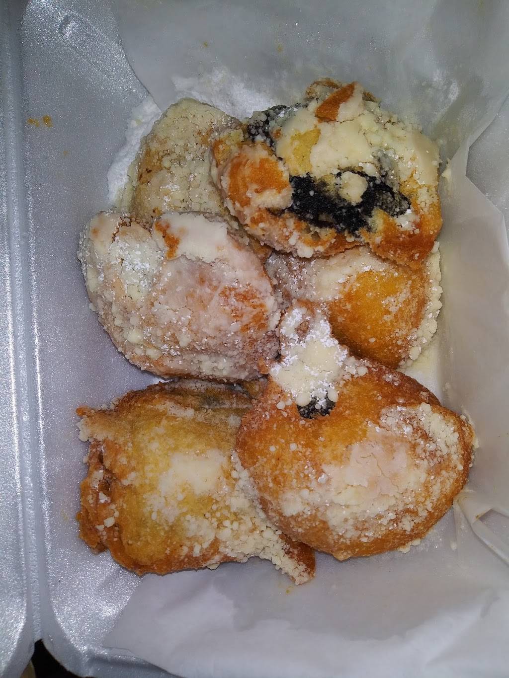 Gepettos Pizzeria and Catering | restaurant | 20 White St, Cohoes, NY 12047, USA | 5182443624 OR +1 518-244-3624