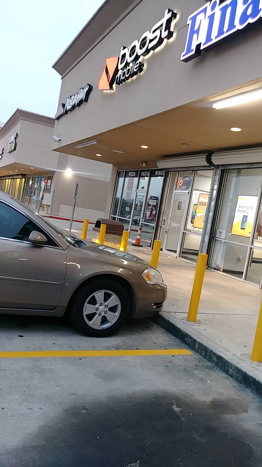 Pizza Hut | restaurant | 9441 Cullen Blvd, Houston, TX 77033, USA | 2812884444 OR +1 281-288-4444