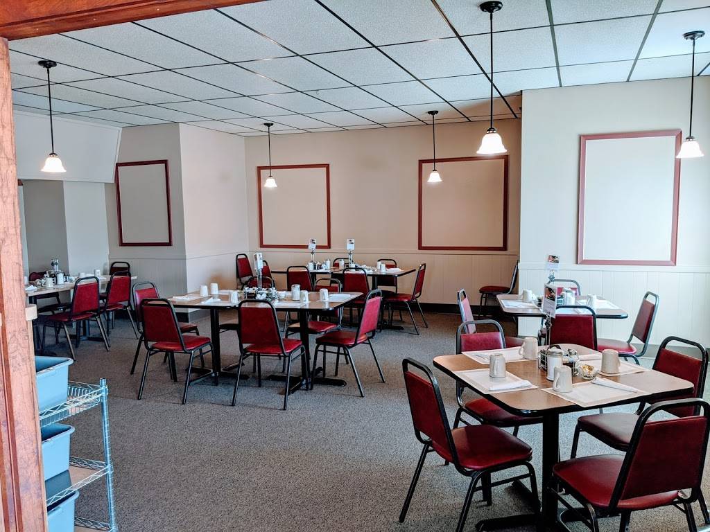 Noras Cafe | restaurant | 6424 US-12, Elkhorn, WI 53121, USA | 2627422075 OR +1 262-742-2075