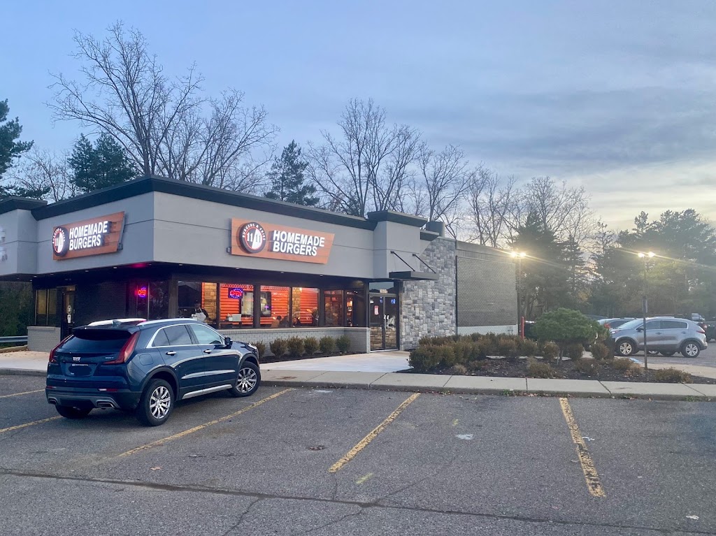 11/11 Burgers & Fries Novi | restaurant | 39601 Grand River Ave, Novi, MI 48375, USA | 2488121111 OR +1 248-812-1111