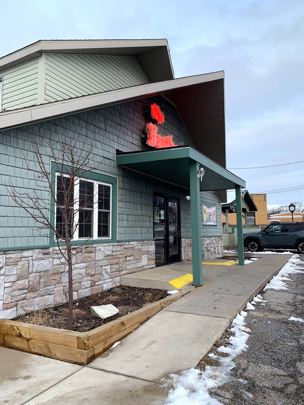 Featherbone Restaurant & Lounge | night club | 6741 W. US12, Three Oaks, MI 49128, USA | 2697566821 OR +1 269-756-6821