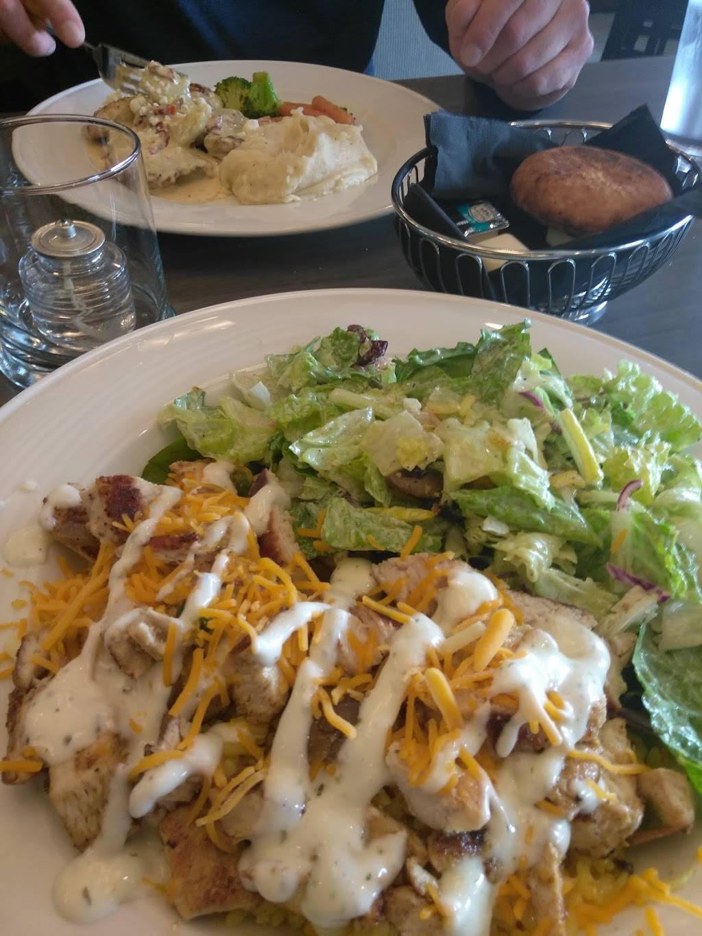 Canton Bistro | restaurant | 44282 Warren Rd, Canton, MI 48187, USA | 7344160880 OR +1 734-416-0880