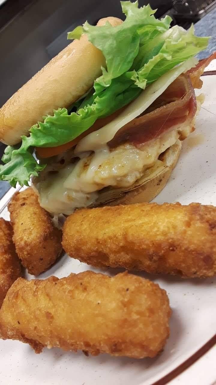 Famoores Family Restaurant | restaurant | 18 E 1st St, Oil City, PA 16301, USA | 8146764789 OR +1 814-676-4789