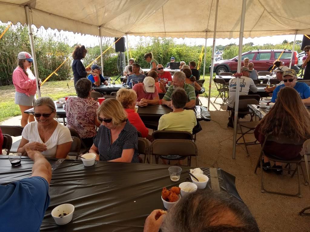 Johnny Angels Clam Shack | restaurant | 523 Charlestown Beach Rd, Charlestown, RI 02813, USA | 4014196732 OR +1 401-419-6732