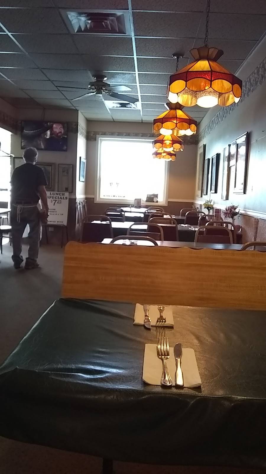 DAngelos Italian Place | restaurant | 3288 S Main St, Akron, OH 44319, USA | 3306444747 OR +1 330-644-4747