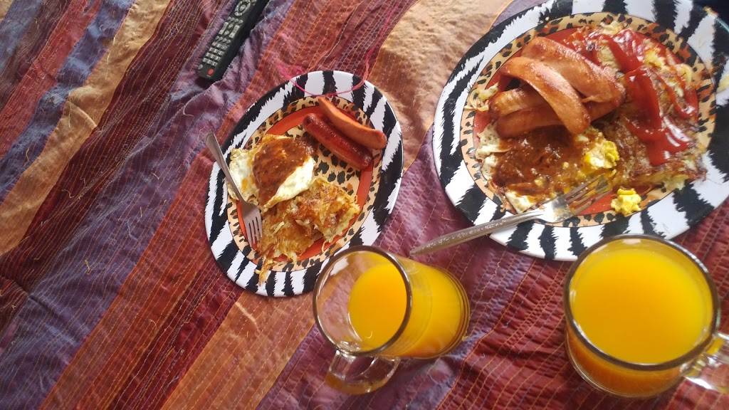 Hotdogs Y Hamburguesas Bere | restaurant | 22204, Calle Humanismo 12202, Valle Verde, 22204 Tijuana, Baja California, Mexico | 016645563717 OR +52 664 556 3717