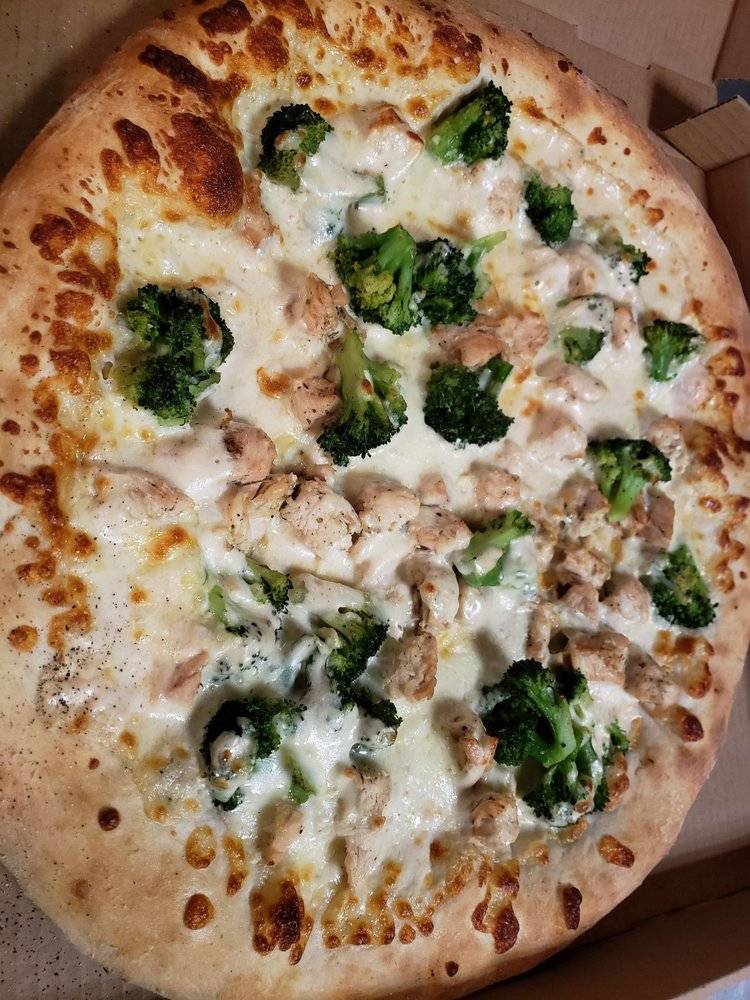 Dinos Pizzeria | restaurant | 62 Lambert St, Medford, MA 02155, USA | 7813911520 OR +1 781-391-1520