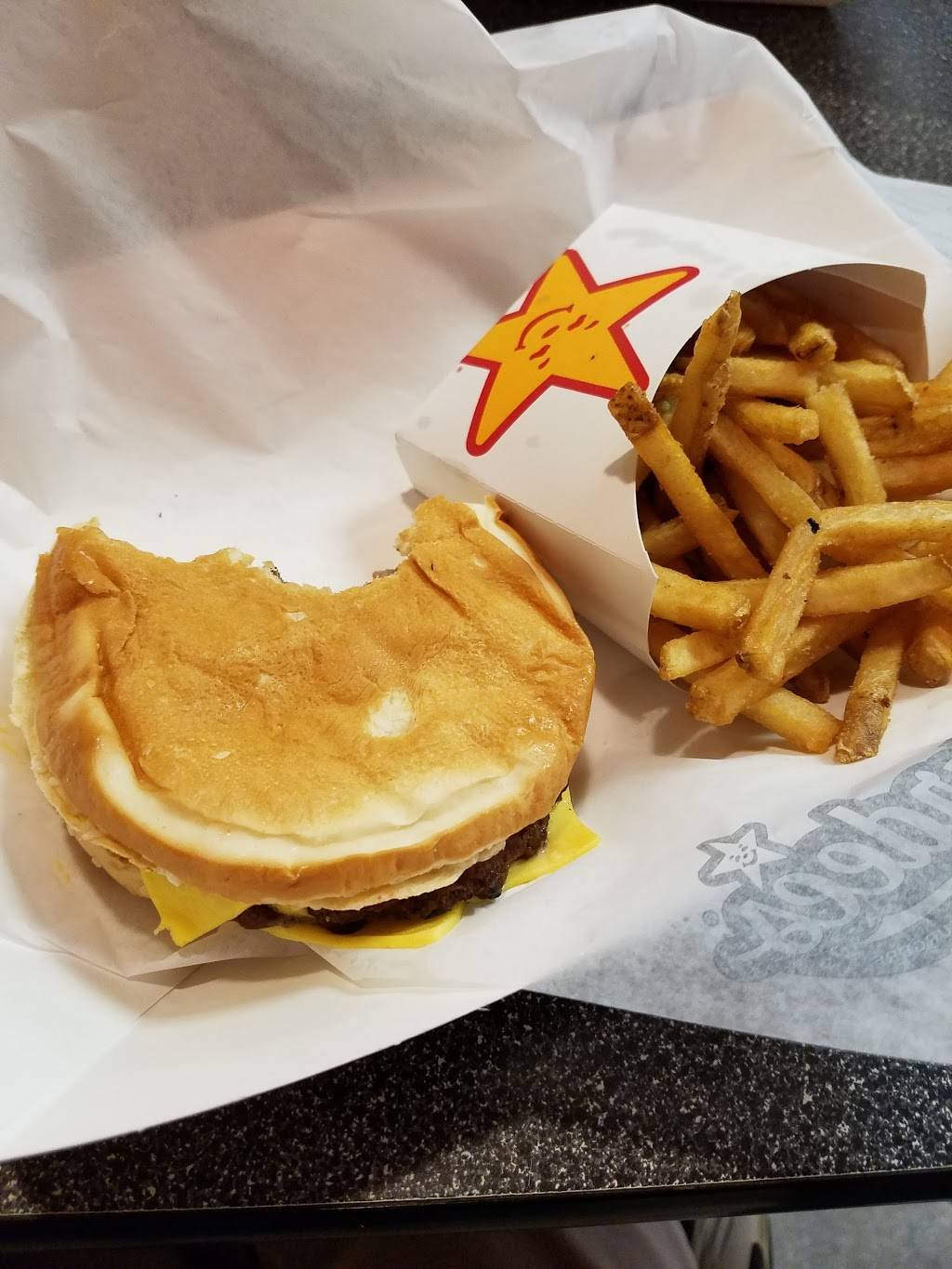 Hardees | restaurant | 1024 N Young Blvd, Chiefland, FL 32626, USA | 3524931116 OR +1 352-493-1116