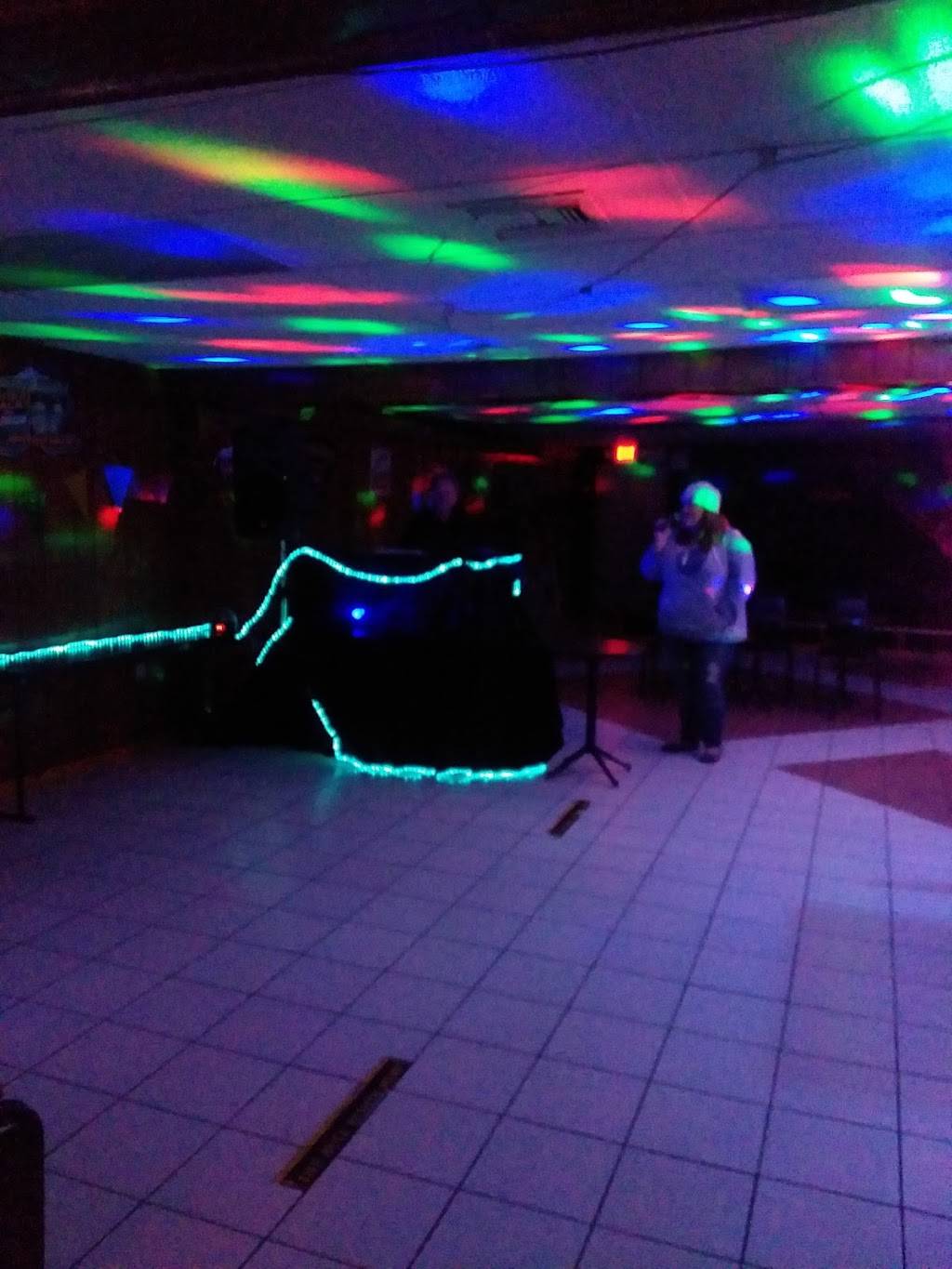 Dutch Mill Sports Club | restaurant | 4112, 4818 Dutch Mill Rd, Madison, WI 53716, USA | 6082222508 OR +1 608-222-2508