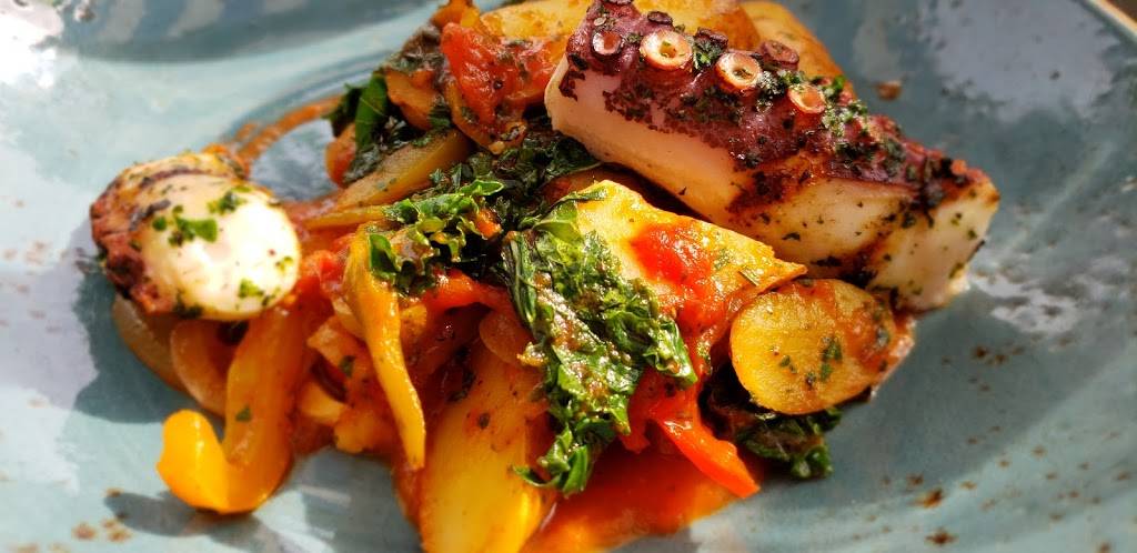 Trident Galley & Raw Bar | restaurant | 23 Shipyard Dr, Hingham, MA 02043, USA | 7813747225 OR +1 781-374-7225