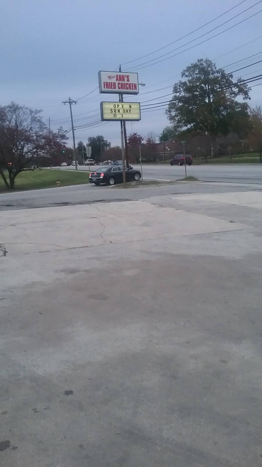 Miss Anns Fried Chicken | restaurant | 1032 Main St S, Greenwood, SC 29646, USA | 8642230537 OR +1 864-223-0537