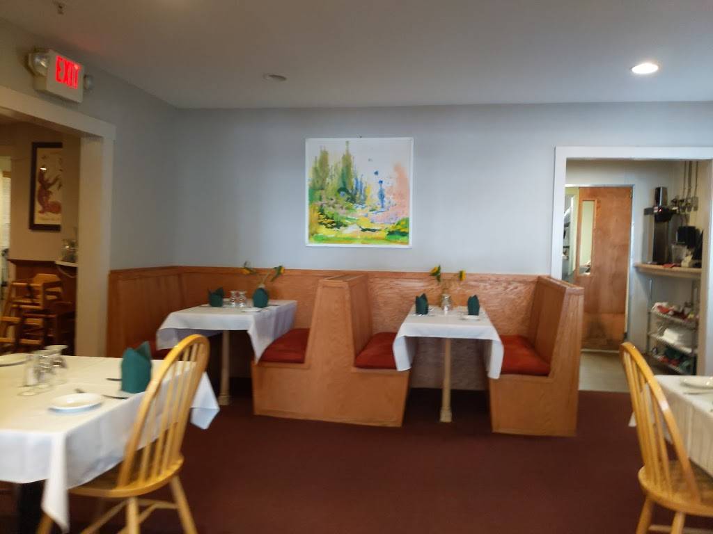 Onions Pub and Restaurant | restaurant | 255 Main St, Tilton, NH 03276, USA | 6032867774 OR +1 603-286-7774