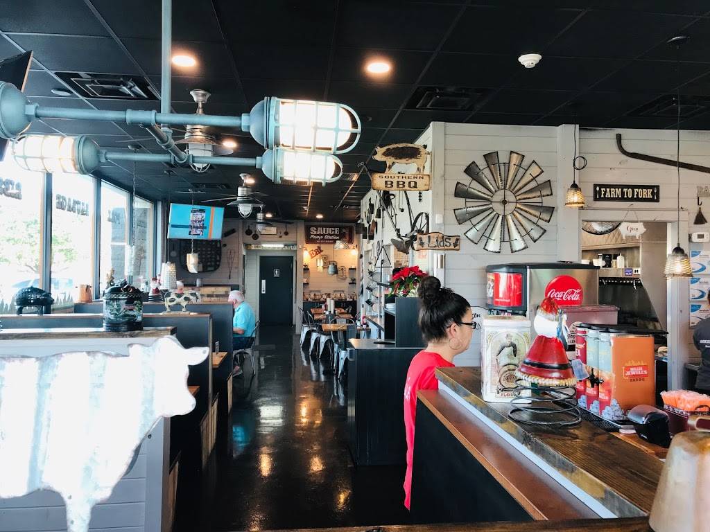 Willie Jewells Old School Bar-B-Q | restaurant | 252 Millennium Blvd, Brunswick, GA 31525, USA | 9125745682 OR +1 912-574-5682