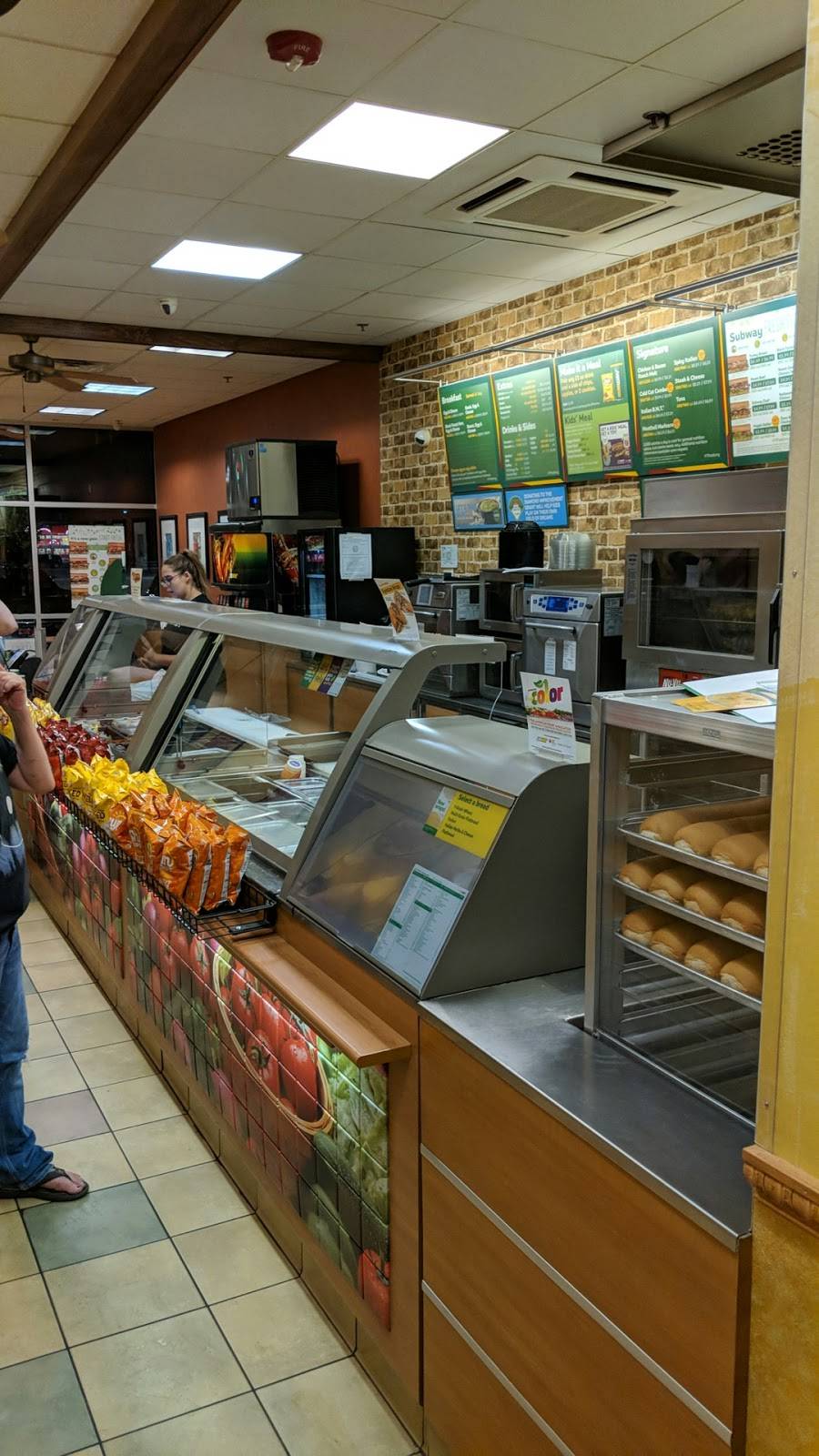 Subway | restaurant | 7570 Oak Point Rd, Lorain, OH 44052, USA | 4409851100 OR +1 440-985-1100