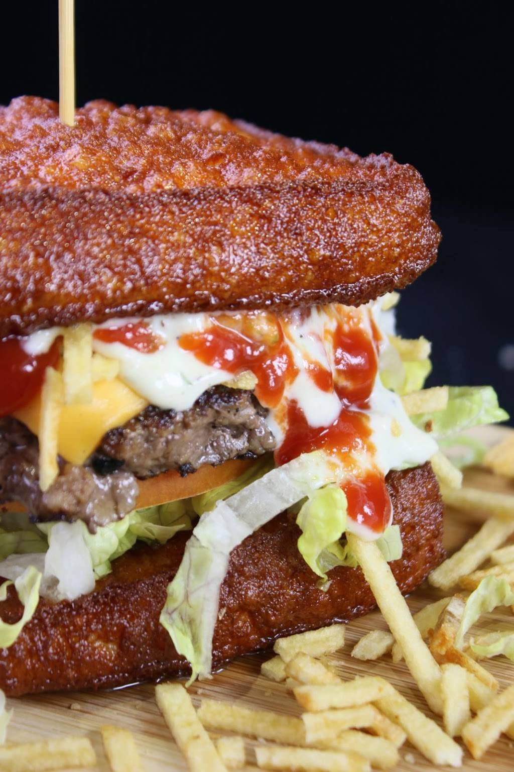 Pipo Burgers on Wheels | restaurant | 8132 NW 67th St, Miami, FL 33166, USA | 3053939694 OR +1 305-393-9694