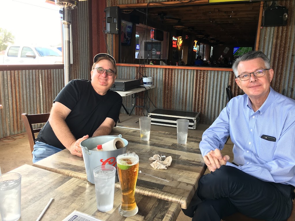 Blu Barrel Bar & Grill | restaurant | 2534 S Treadaway Blvd, Abilene, TX 79602, USA | 3254370000 OR +1 325-437-0000