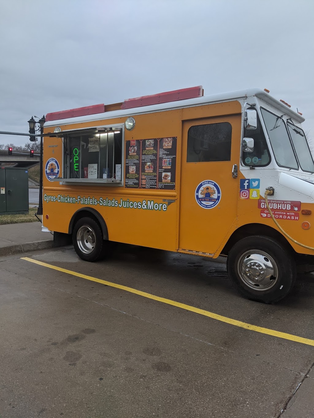 Gyro Man Food Truck | restaurant | 601 NW 68th St, Kansas City, MO 64118, USA | 8167851349 OR +1 816-785-1349