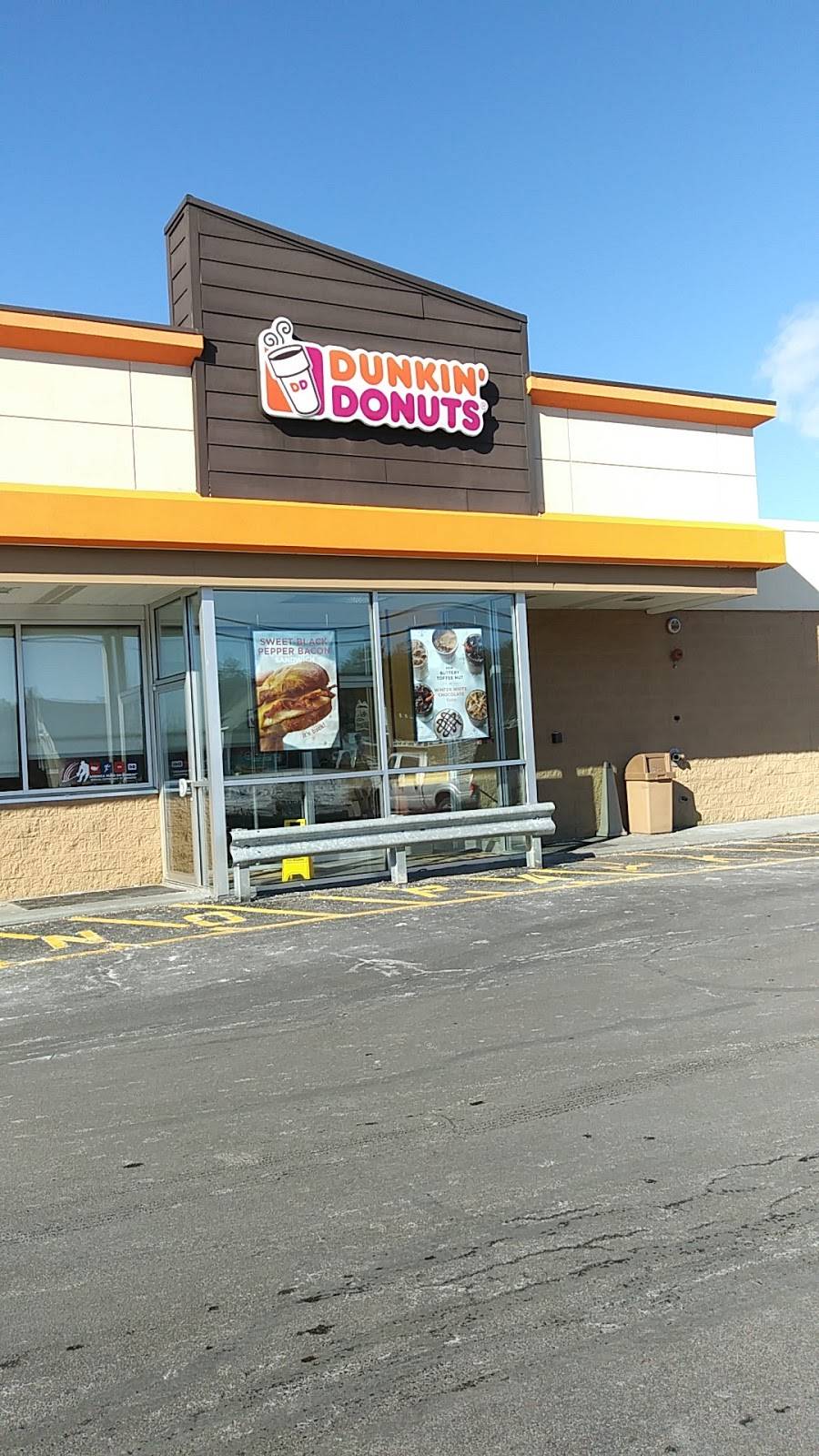 Dunkin | bakery | 7 Freetown Rd, Raymond, NH 03077, USA | 6038954764 OR +1 603-895-4764