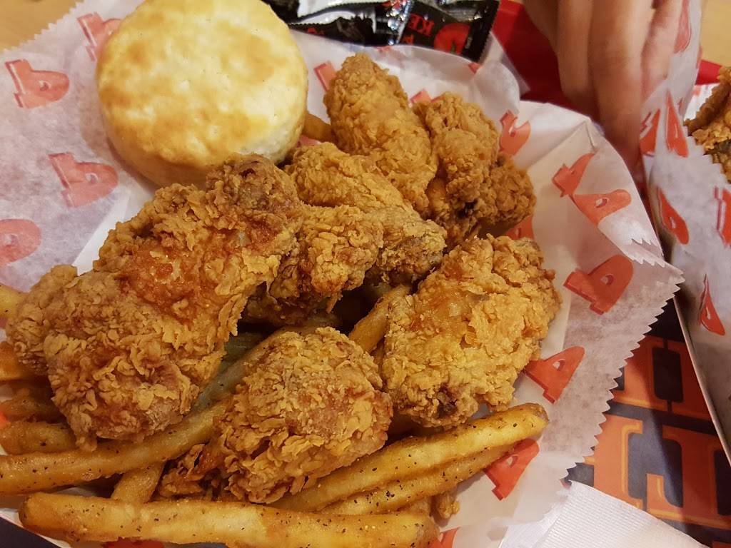 Popeyes Louisiana Kitchen | restaurant | 1244 17th St, Santa Ana, CA 92701, USA | 7148349709 OR +1 714-834-9709