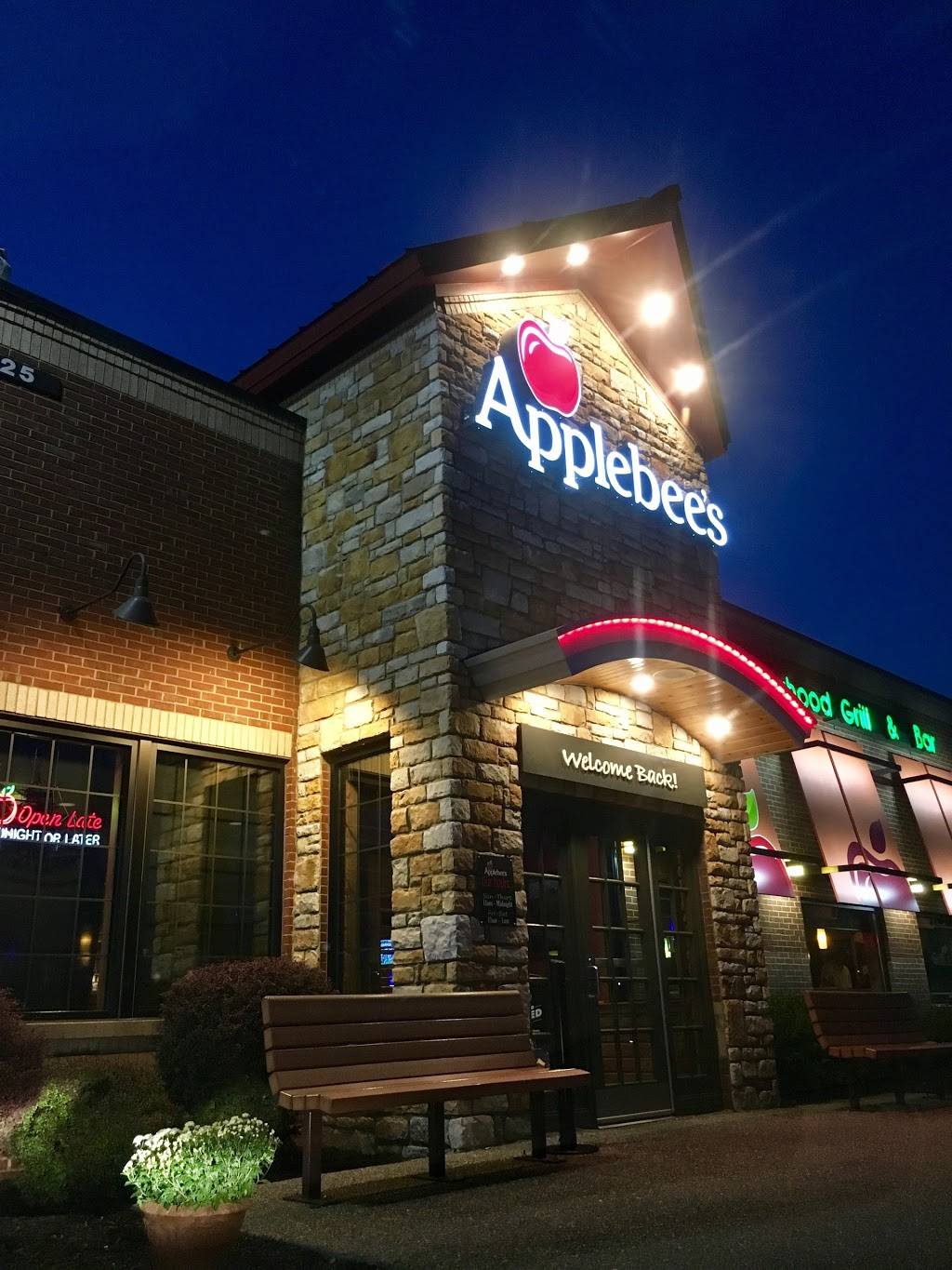 Applebees Grill + Bar | restaurant | 25 Southland Dr, Fairmont, WV 26554, USA | 3043664411 OR +1 304-366-4411