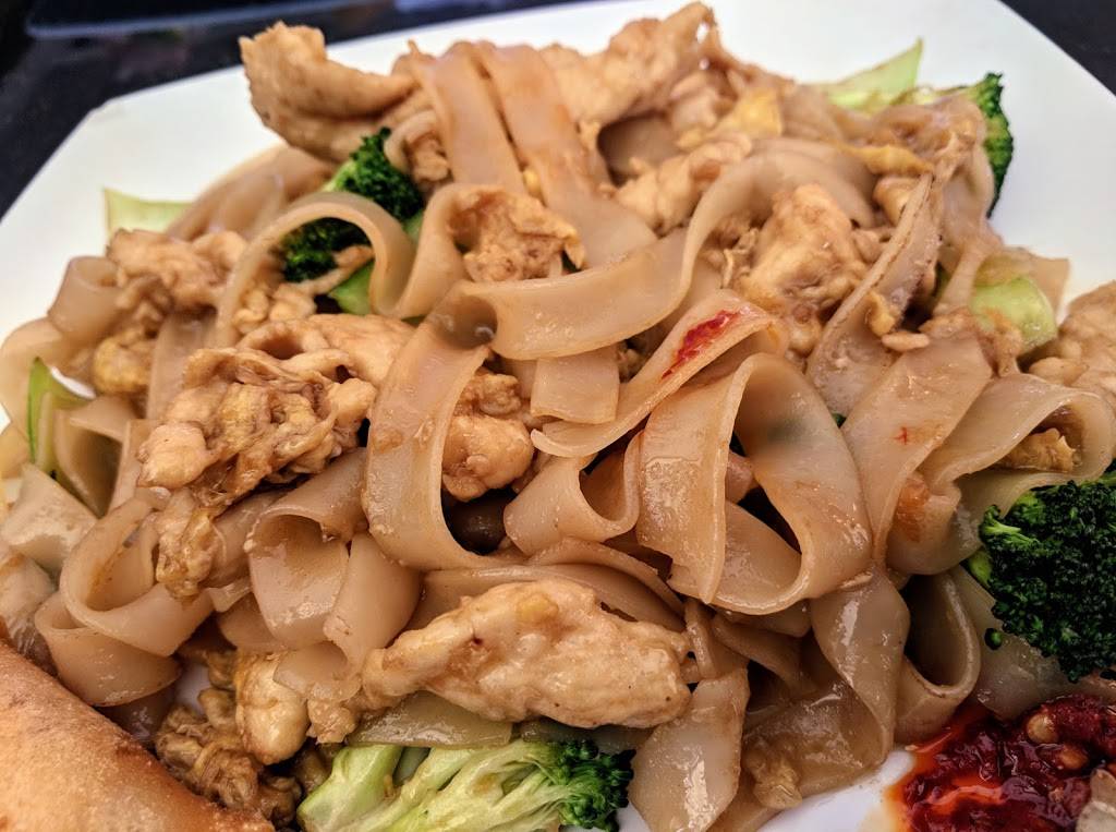 Thai Chili & Sushi | restaurant | 16221 E 40th Ave D, Denver, CO 80239, USA | 3033071119 OR +1 303-307-1119