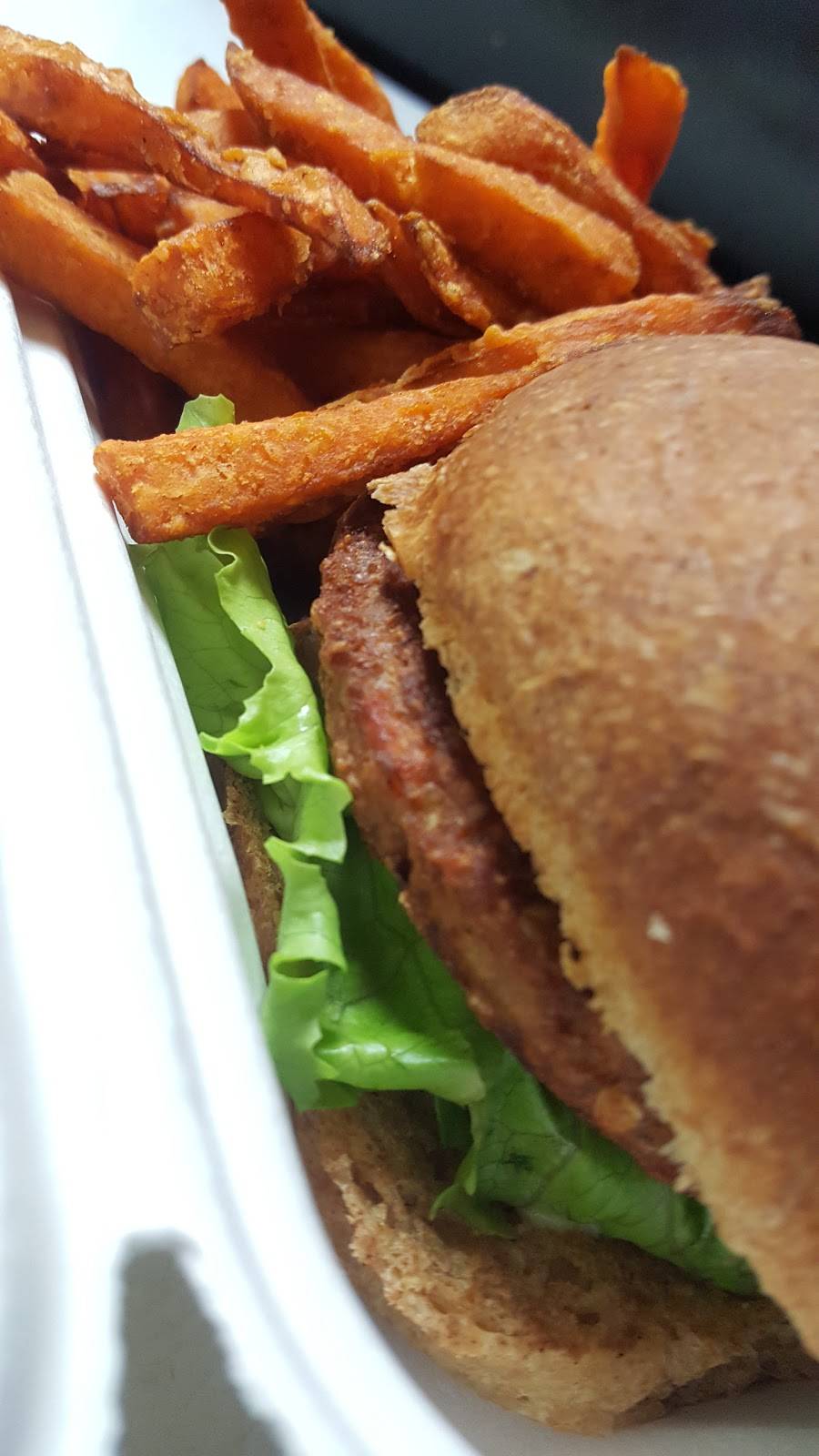 Punchline juice bar | restaurant | 701 Nostrand Ave, Brooklyn, NY 11225, USA | 7188567500 OR +1 718-856-7500