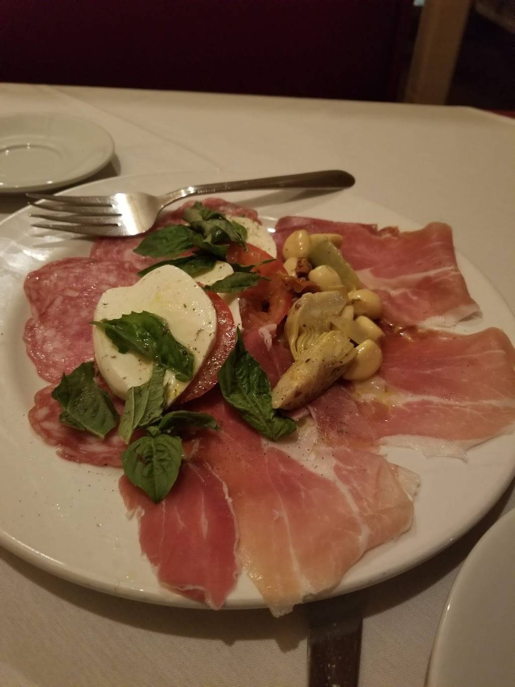 Jack & Giulios Italian Restaurant | restaurant | 2391 San Diego Ave, San Diego, CA 92110, USA | 6192942074 OR +1 619-294-2074