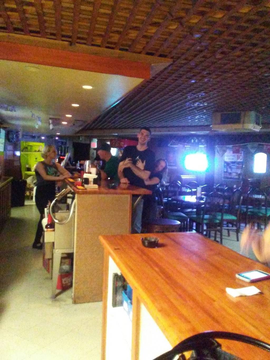 Trails Hideout | restaurant | 12 McKinley Ave, Frankfort, IN 46041, USA | 7656014014 OR +1 765-601-4014