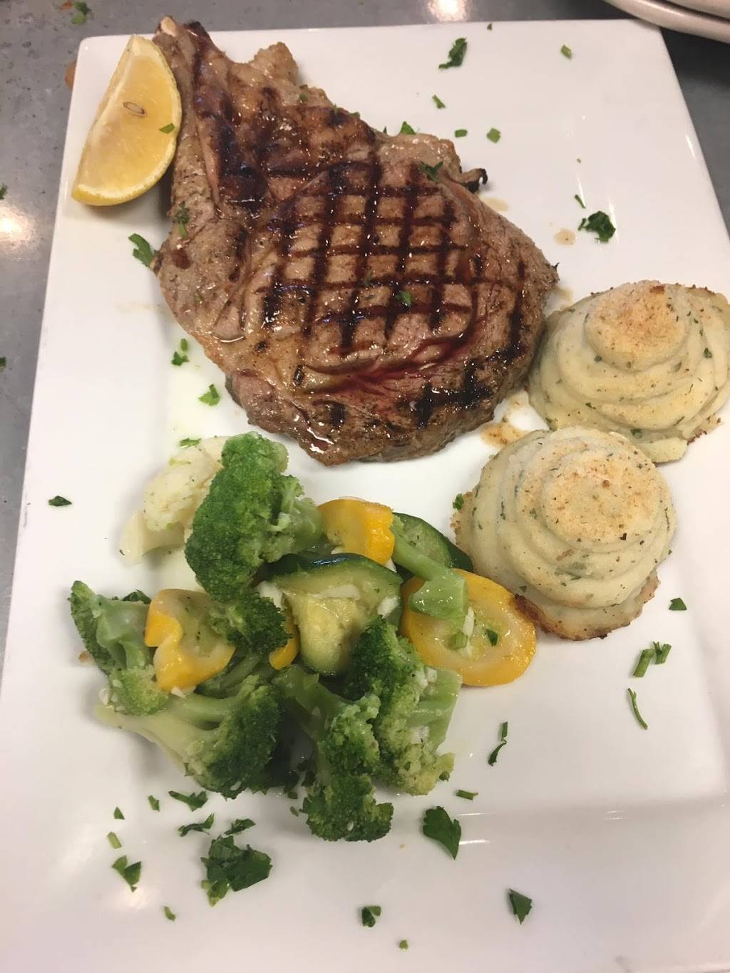 Robertos | restaurant | 2468 Burnsed Blvd, The Villages, FL 32163, USA | 3526261059 OR +1 352-626-1059