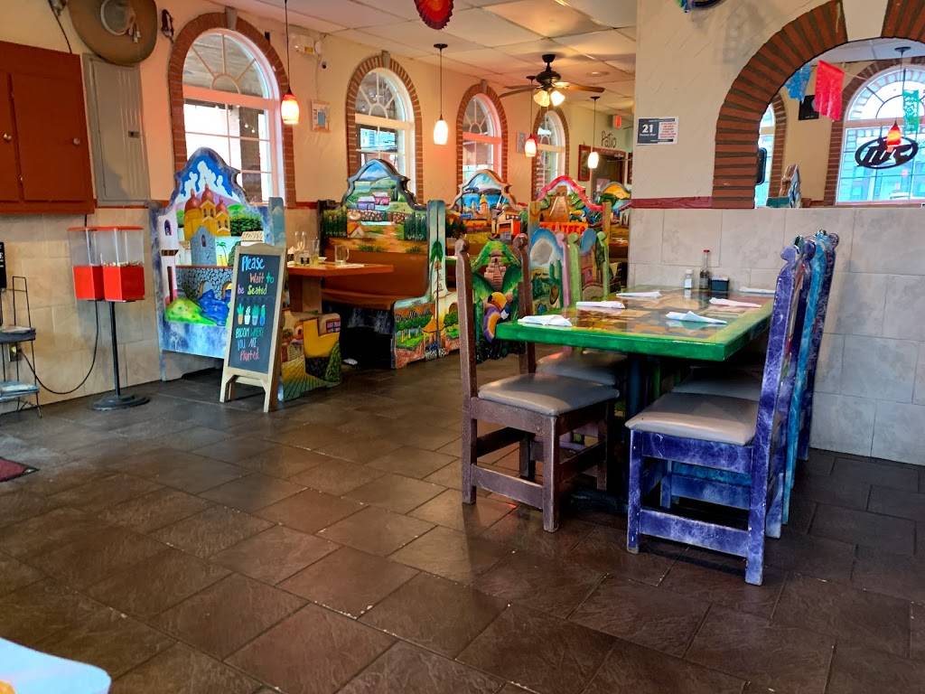 El Azteca | restaurant | 121 Main St, Portland, TN 37148, USA | 6153250095 OR +1 615-325-0095