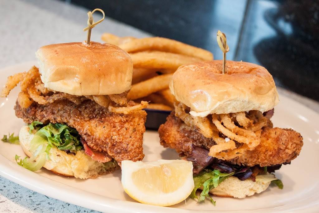 Mulligans Beach House | restaurant | 1025 Beachland Blvd, Vero Beach, FL 32963, USA | 7724926744 OR +1 772-492-6744