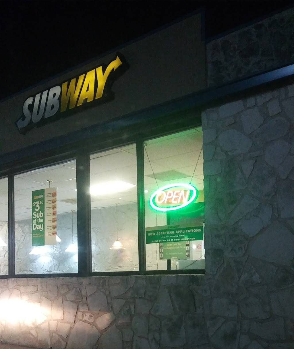 Subway Restaurants | restaurant | 907 Main St, Bandera, TX 78003, USA | 8307964191 OR +1 830-796-4191