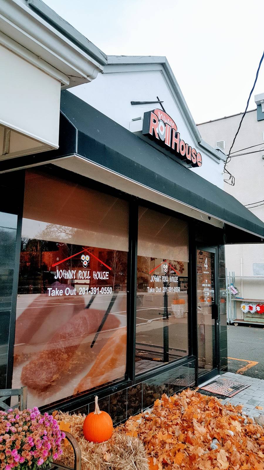 Johnny Roll House | restaurant | 4 Railroad Ave, Montvale, NJ 07645, USA | 2013910550 OR +1 201-391-0550