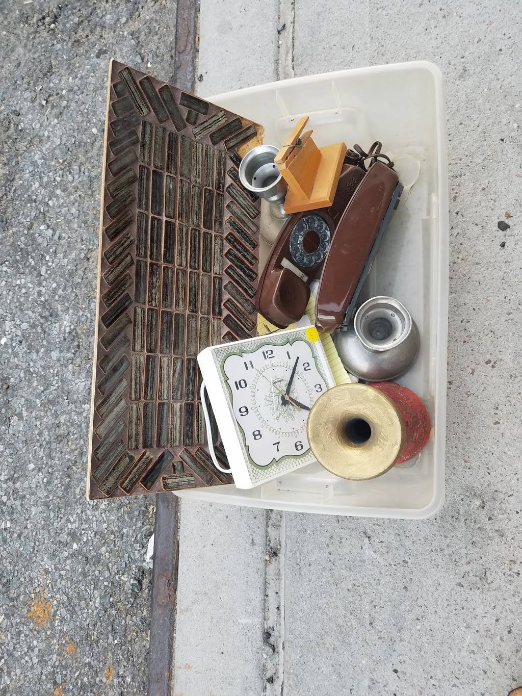 The Anchored Inn | restaurant | 57 Waterbury St, Brooklyn, NY 11206, USA | 7185763297 OR +1 718-576-3297