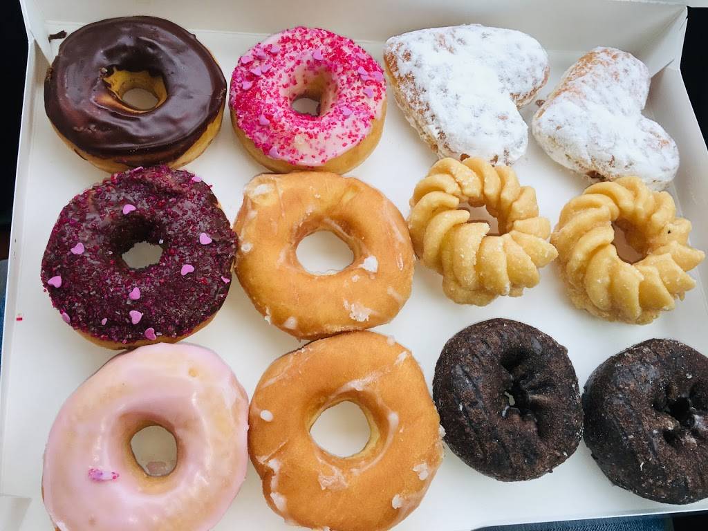 Dunkin | bakery | 341 W 41st St, Miami Beach, FL 33140, USA | 3054205492 OR +1 305-420-5492