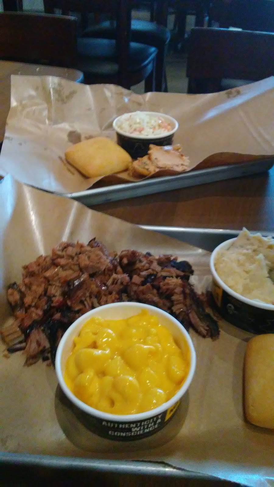 Dickeys Barbecue Pit | restaurant | 2063 Rancho Valley Dr, Pomona, CA 91766, USA | 9097841778 OR +1 909-784-1778