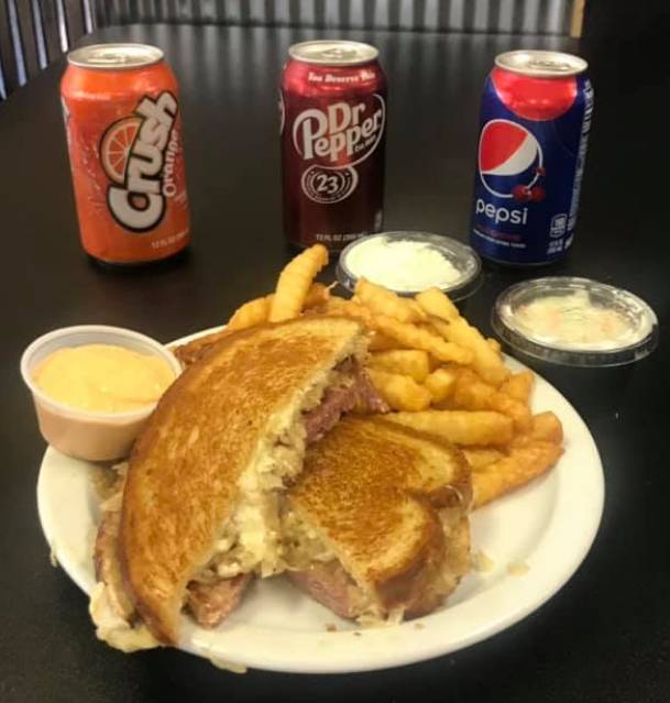 The 318 Restaurant | restaurant | 318 E Main St, Streator, IL 61364, USA | 8156733773 OR +1 815-673-3773