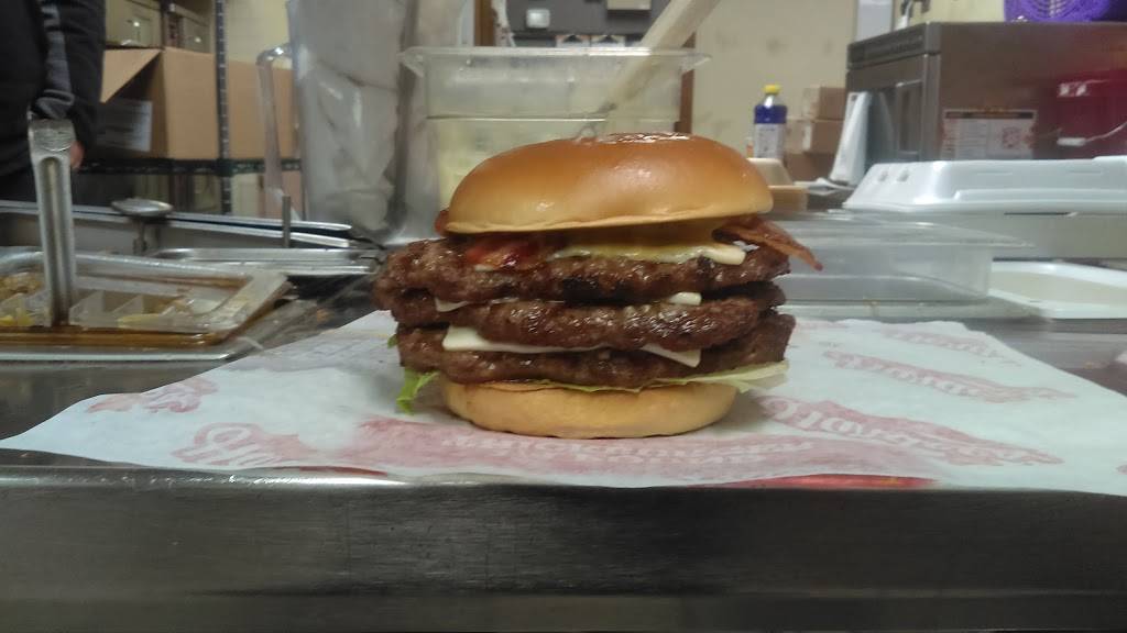 Hardees | restaurant | 2450 E Layton Ave, St Francis, WI 53235, USA | 4147449690 OR +1 414-744-9690