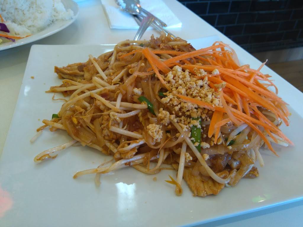 Khun 9 Thai Kitchen | restaurant | 2018 W Carson St, Torrance, CA 90501, USA | 3103284888 OR +1 310-328-4888