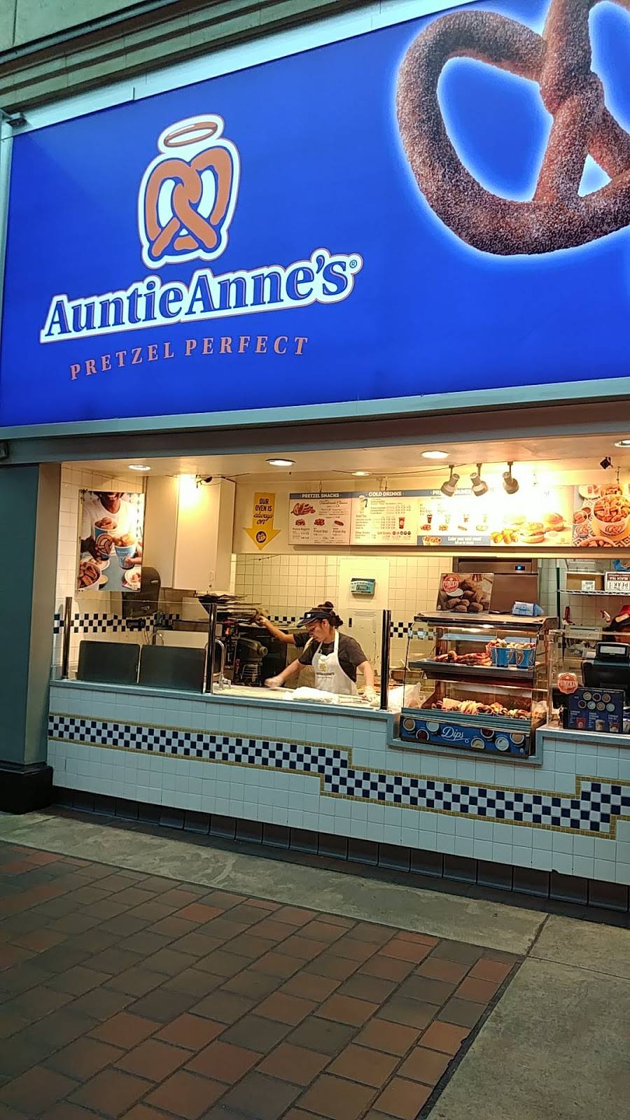 Auntie Annes | cafe | 40 Massachusetts Ave NE, Washington, DC 20001, USA | 2022899838 OR +1 202-289-9838