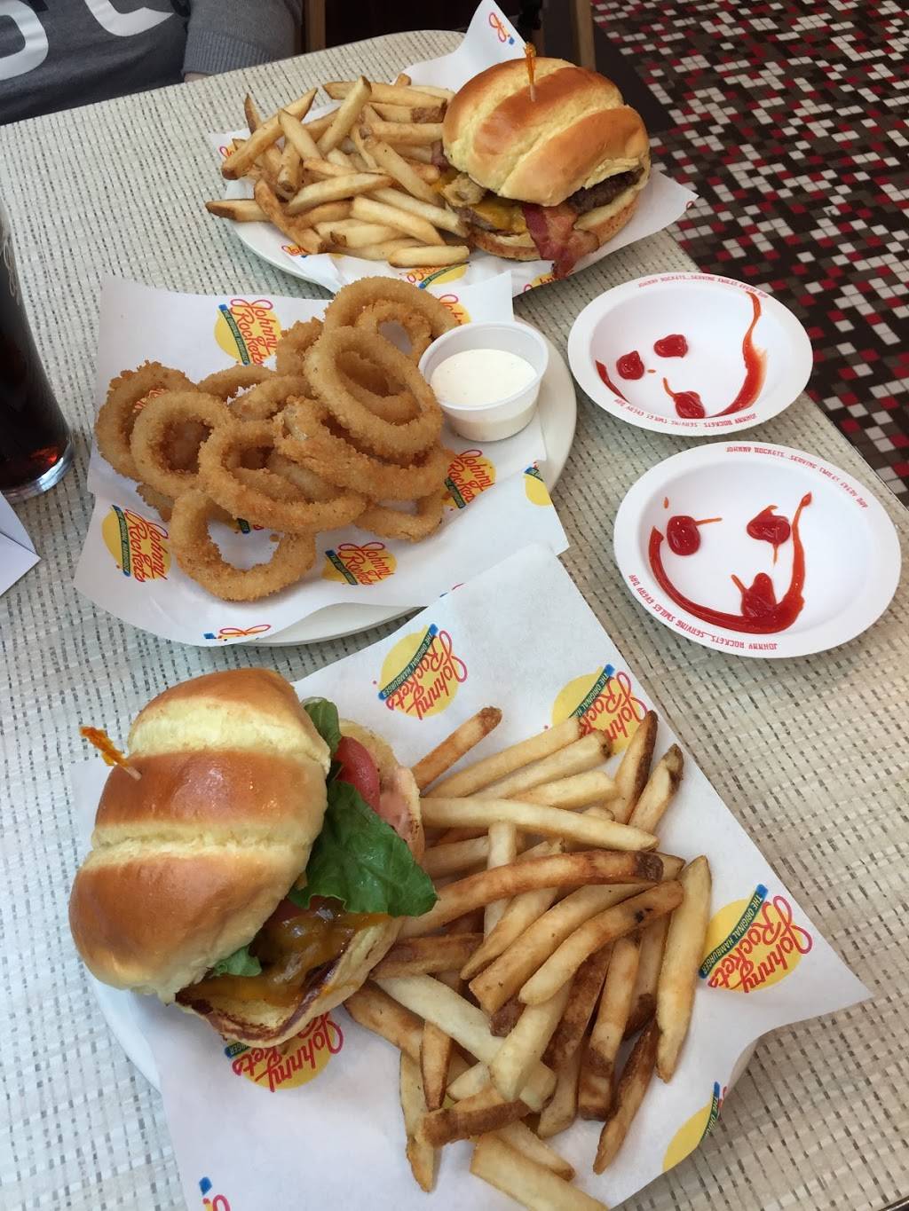 Johnny Rockets | restaurant | 651 Kapkowski Rd Space 2069, Elizabeth, NJ 07201, USA | 9089940110 OR +1 908-994-0110