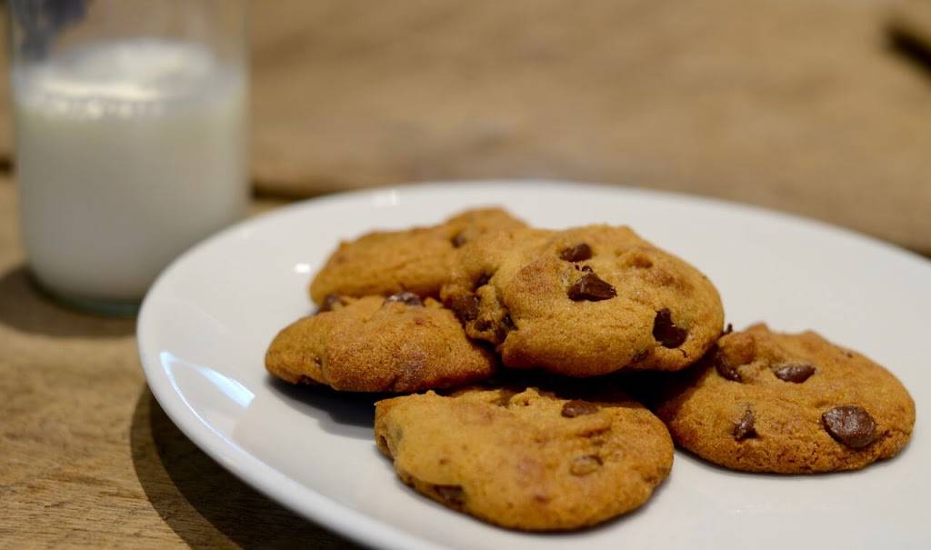 Giggles N Hugs | restaurant | 6600 Topanga Canyon Blvd, Canoga Park, CA 91303, USA | 81895648473 OR +1 818-956-4847 ext. 3