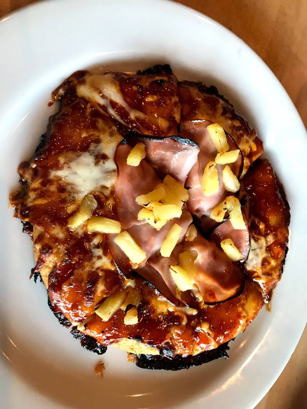 Bostons Restaurant & Sports Bar | restaurant | 3301 Centre Blvd, Lansing, MI 48912, USA | 5174892200 OR +1 517-489-2200