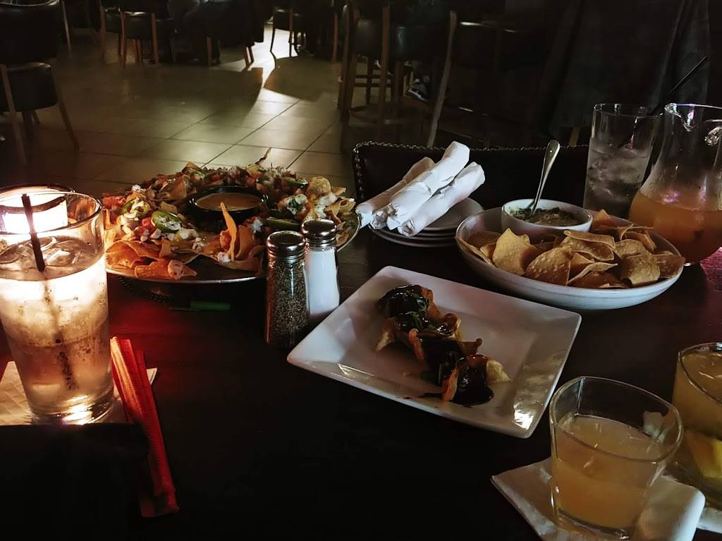 Bar Louie - Skokie Holiday Inn North Shore | night club | 5300 W Touhy Ave, Skokie, IL 60077, USA | 8477633056 OR +1 847-763-3056