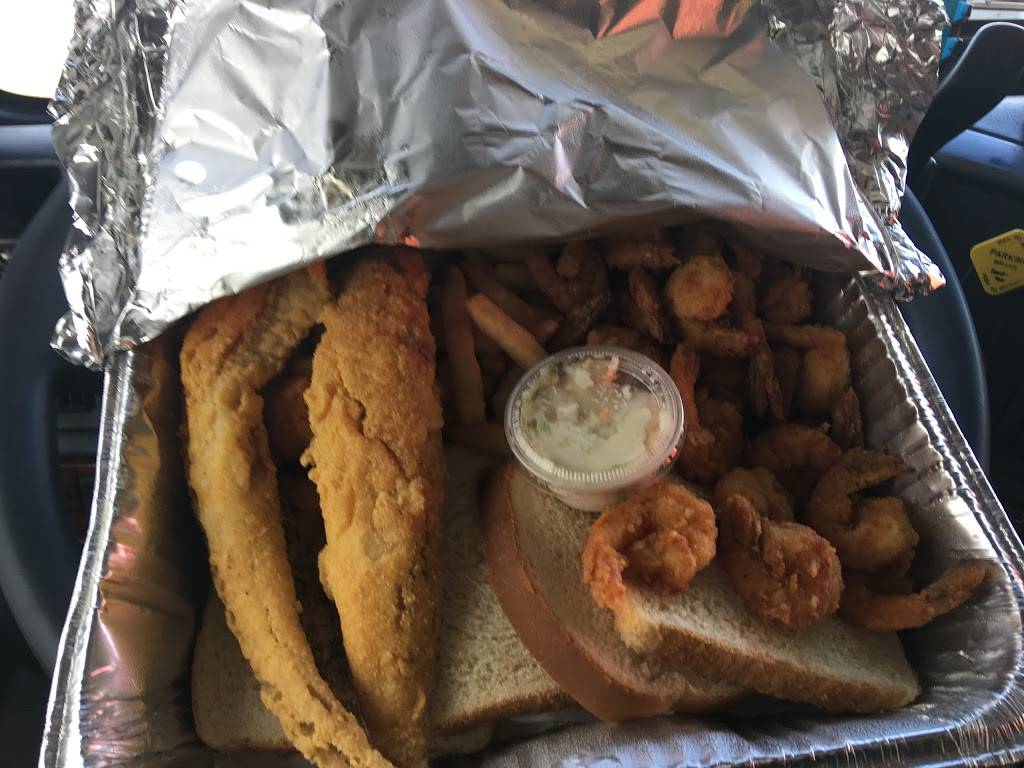 Fishermen Fish & Chicken | restaurant | 3165 Grant St, Gary, IN 46408, USA | 2197024788 OR +1 219-702-4788